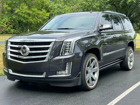Used 2015 Cadillac Escalade Premium image 2