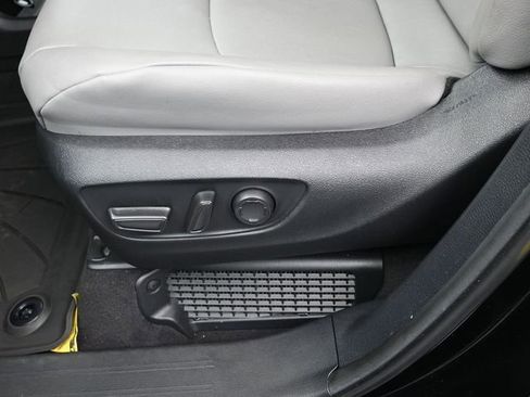 Used 2025 Toyota Sienna XLE image 25