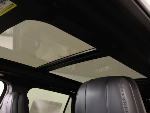 New 2026 Lincoln Navigator Reserve w/ Jet Appearance Package AWD/4WD image 16