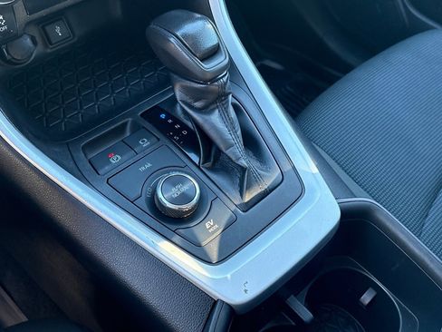 Used 2022 Toyota RAV4 LE image 21