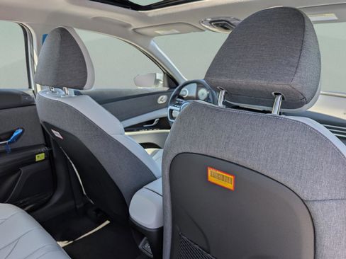 New 2025 Hyundai Elantra Limited image 20