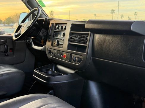 Used 2018 Chevrolet Express 2500 w/ Driver Convenience Package image 22