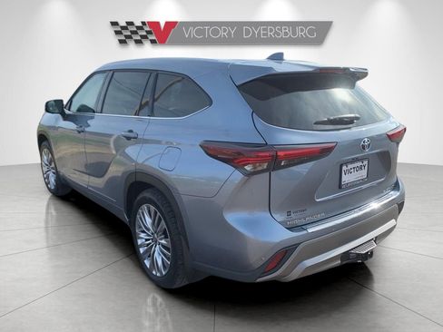 Used 2024 Toyota Highlander Platinum image 6