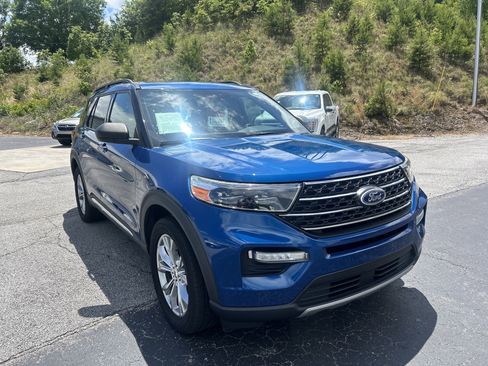 Used 2020 Ford Explorer XLT w/ Equipment Group 202A AWD/4WD image 10