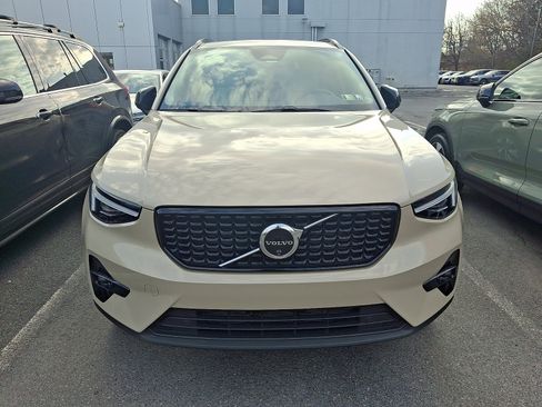 Used 2025 Volvo XC40 B5 Ultra w/ Climate Package image 2