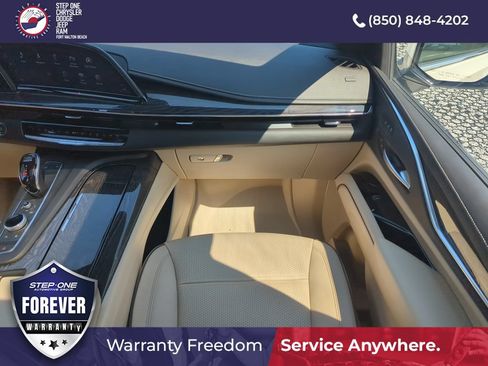 Used 2021 Cadillac Escalade Premium Luxury RWD image 15