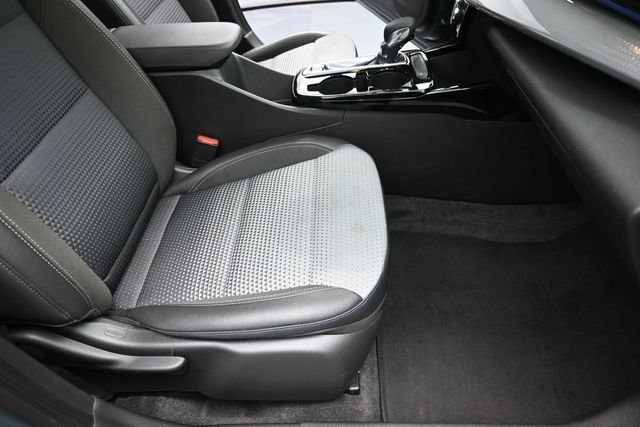 Used 2025 Chevrolet Trax LT FWD image 28