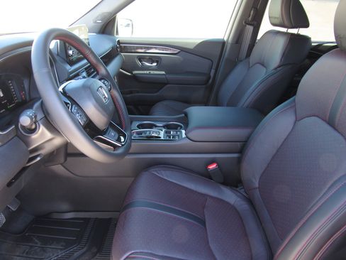 New 2025 Honda Pilot Black Edition image 15