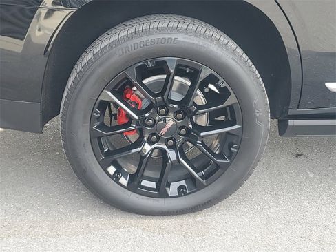 Used 2024 GMC Yukon Denali w/ Denali Reserve Package image 13