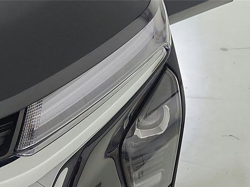 Used 2024 Chevrolet Trax LT image 35