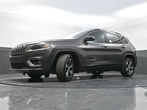 Used 2019 Jeep Cherokee Limited image 26