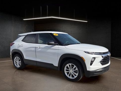 Used 2024 Chevrolet TrailBlazer LS w/ LS Convenience Package FWD image 1