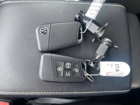 Used 2022 Volkswagen Tiguan SE FWD image 26