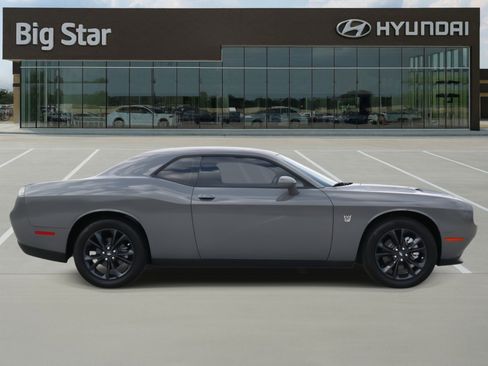 Used 2023 Dodge Challenger SXT w/ Blacktop Package image 5
