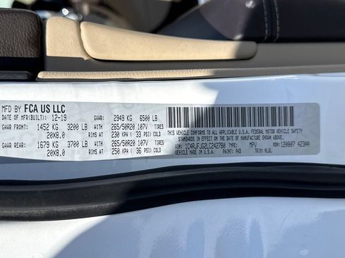 Used 2020 Jeep Grand Cherokee Summit AWD/4WD image 30