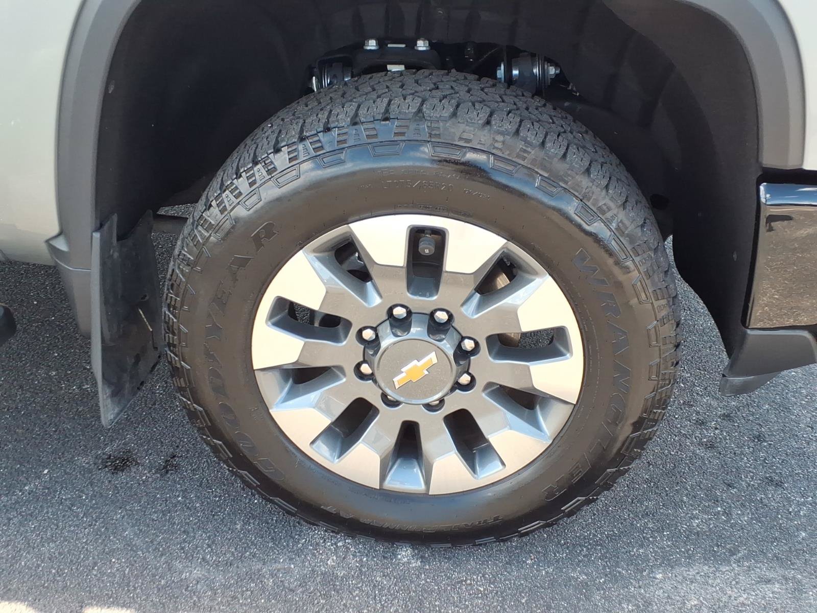 Used 2025 Chevrolet Silverado 2500 Custom w/ Custom Value Package AWD/4WD image 8