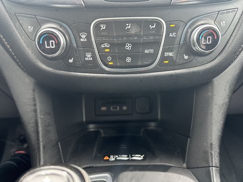 Used 2020 Chevrolet Equinox Premier AWD/4WD image 18
