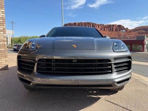 Used 2023 Porsche Cayenne Platinum Edition image 25