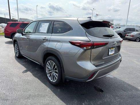 Used 2025 Toyota Highlander Limited AWD/4WD image 6