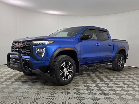 Used 2023 GMC Canyon AT4 w/ AT4 Premium Package AWD/4WD image 3