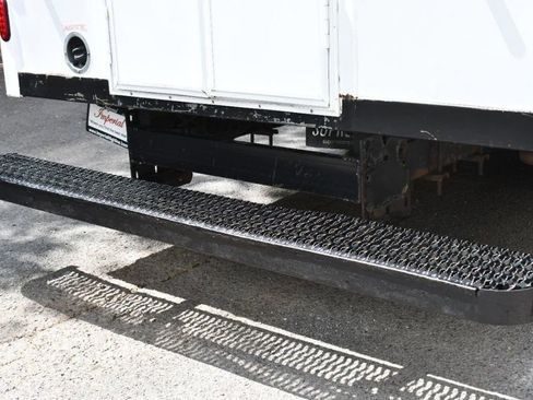 Used 2017 GMC Savana 4500 image 8