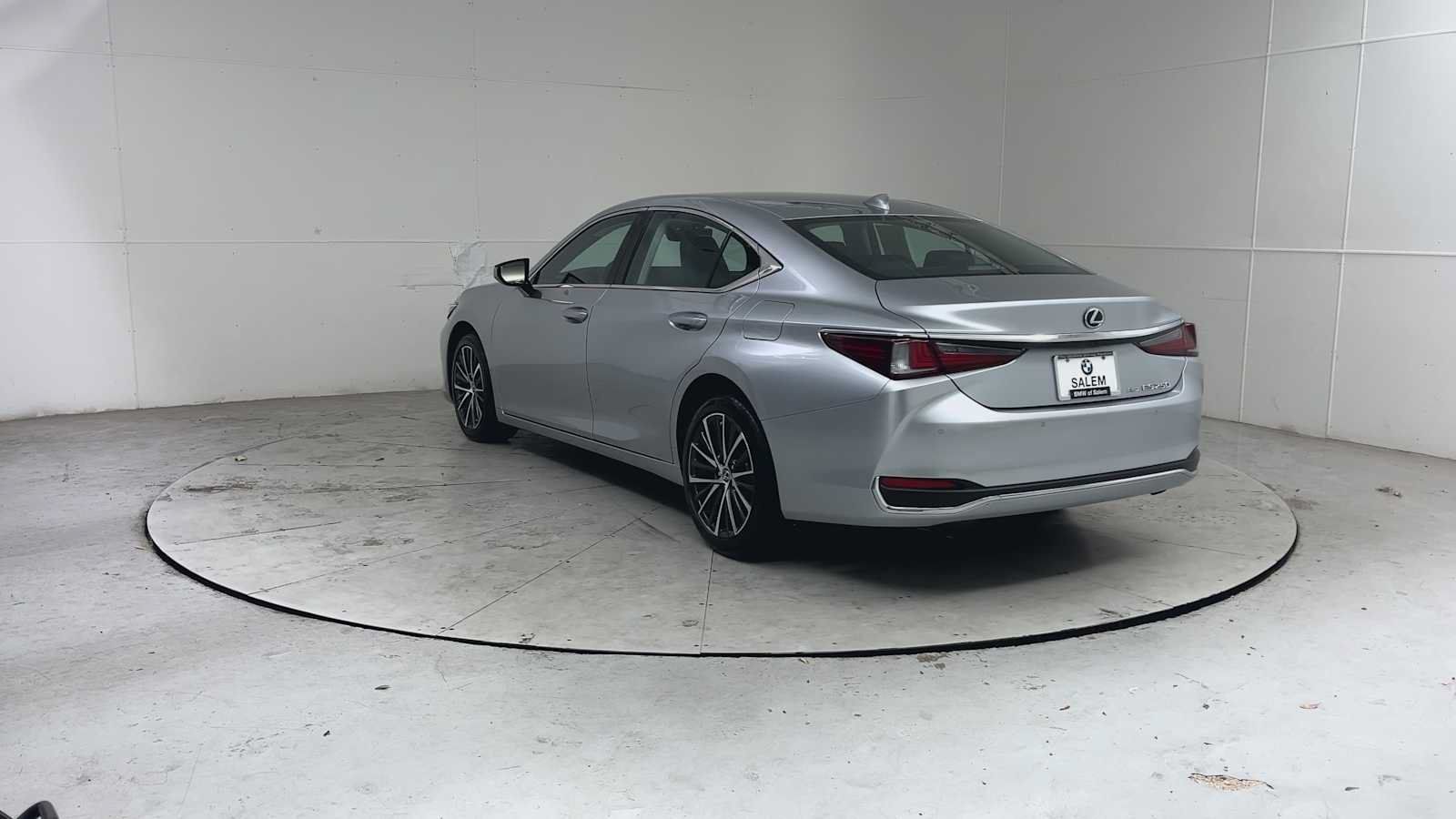 Used 2024 Lexus ES 250 w/ Premium Package AWD/4WD image 3