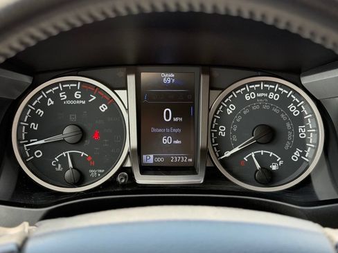 Certified 2023 Toyota Tacoma SR5 AWD/4WD image 11