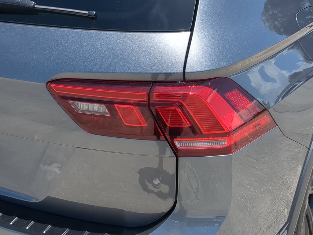 Certified 2024 Volkswagen Tiguan SE R-Line FWD image 8