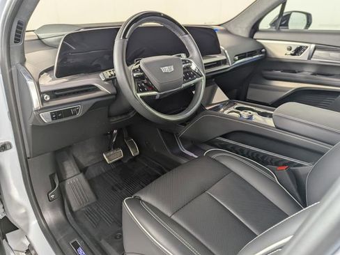 Used 2026 Cadillac Vistiq Platinum w/ LPO, Floor Liner Package AWD/4WD image 16