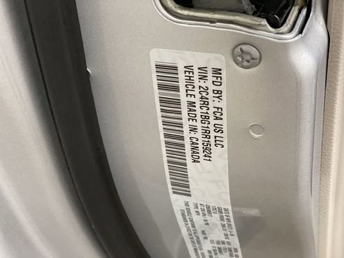 Used 2024 Chrysler Pacifica Touring-L image 29