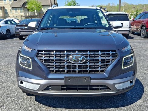 Certified 2021 Hyundai Venue FWD image 2