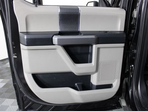 Used 2020 Ford F150 XLT image 28