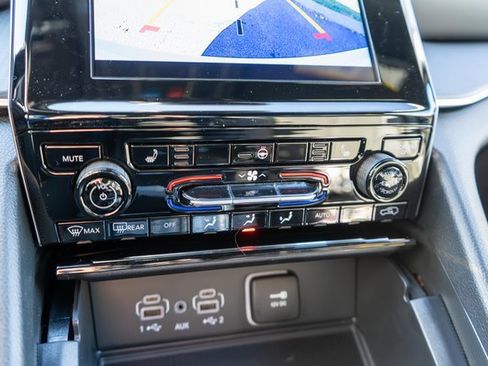 New 2025 Jeep Grand Cherokee Altitude image 25