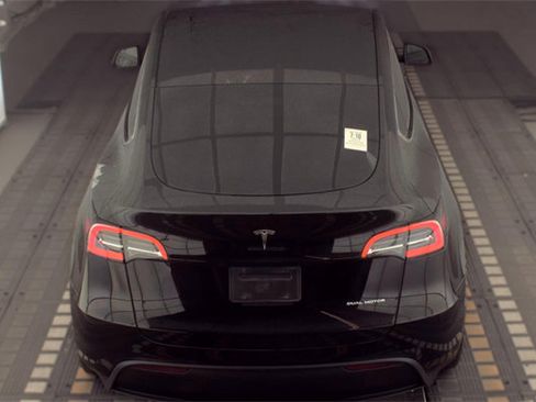 Used 2024 Tesla Model Y Long Range AWD/4WD image 5