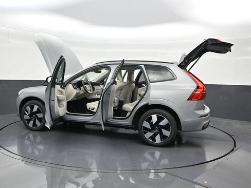 New 2025 Volvo XC60 T8 Plus w/ Protection Package Premier AWD/4WD image 32