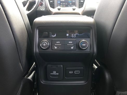 Used 2023 GMC Acadia Denali w/ Denali Ultimate Package AWD/4WD image 32