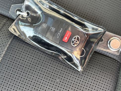 Used 2025 Toyota Camry XLE w/ Premium Plus Package image 34