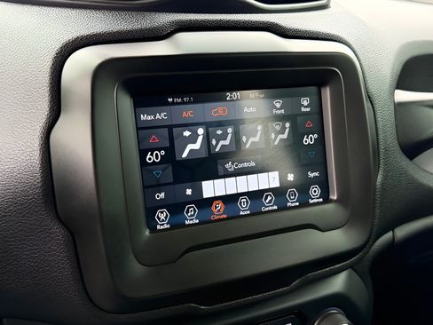 Used 2018 Jeep Renegade Altitude AWD/4WD image 44