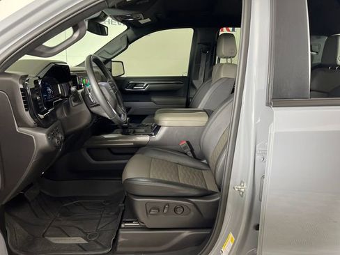 Used 2024 Chevrolet Silverado 1500 ZR2 image 10