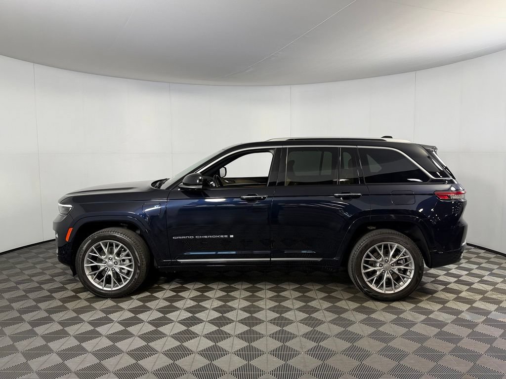 Used 2023 Jeep Grand Cherokee Summit w/ Luxury Tech Group V AWD/4WD image 11