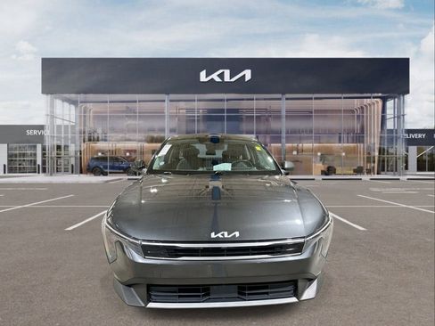Used 2025 Kia K4 EX image 3