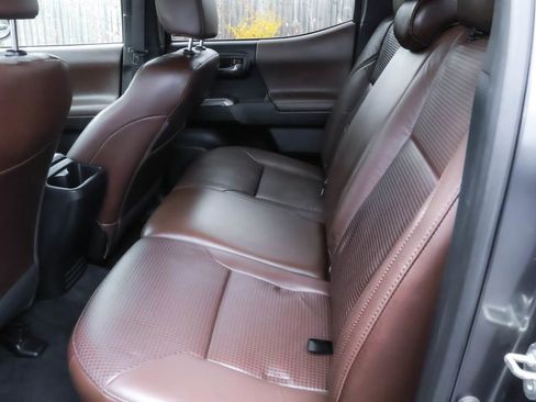 Used 2019 Toyota Tacoma Limited image 25