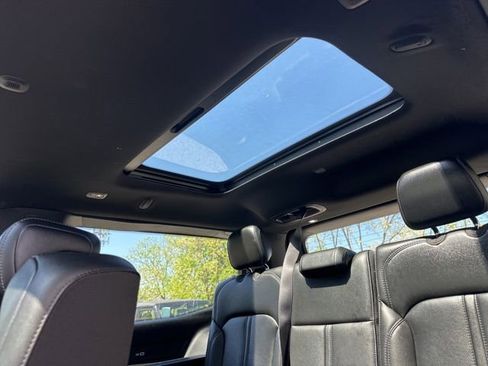 Used 2023 Jeep Wagoneer 4WD w/ Premium Group I image 23