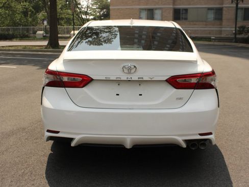 Used 2019 Toyota Camry SE FWD image 7