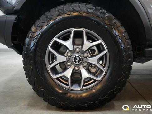 Used 2023 Ford Bronco Badlands image 9