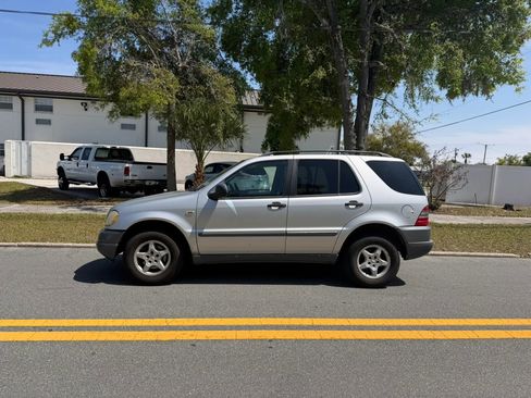 Used 1999 Mercedes-Benz ML 320 ML 320 Sport Utility 4D image 2