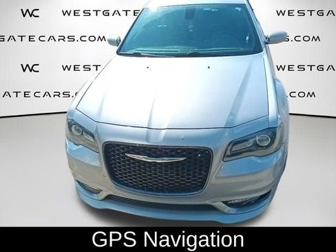 Used 2018 Chrysler 300 S w/ 300S Premium Group RWD image 2