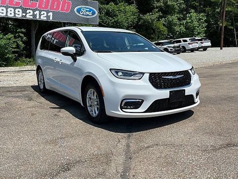 Used 2023 Chrysler Pacifica Touring-L FWD image 1