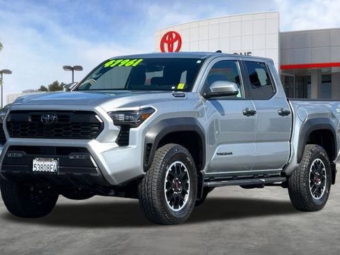 Used 2025 Toyota Tacoma TRD Off-Road AWD/4WD image 9