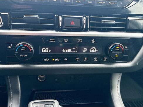 Used 2023 Nissan Pathfinder SL w/ Lighting Package (N92) AWD/4WD image 16
